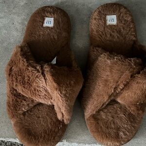 GAP Women’s Brown Plush Crisscross Slide Slippers size 7